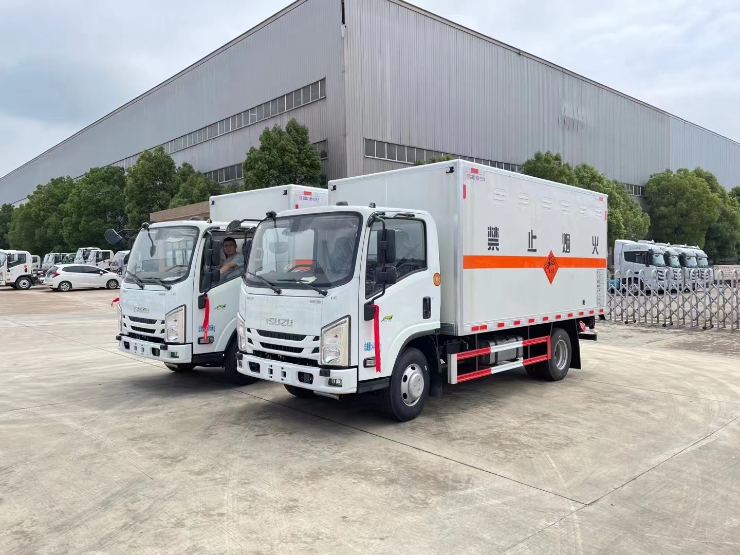 五十铃蓝牌4.15米爆破器材运输车