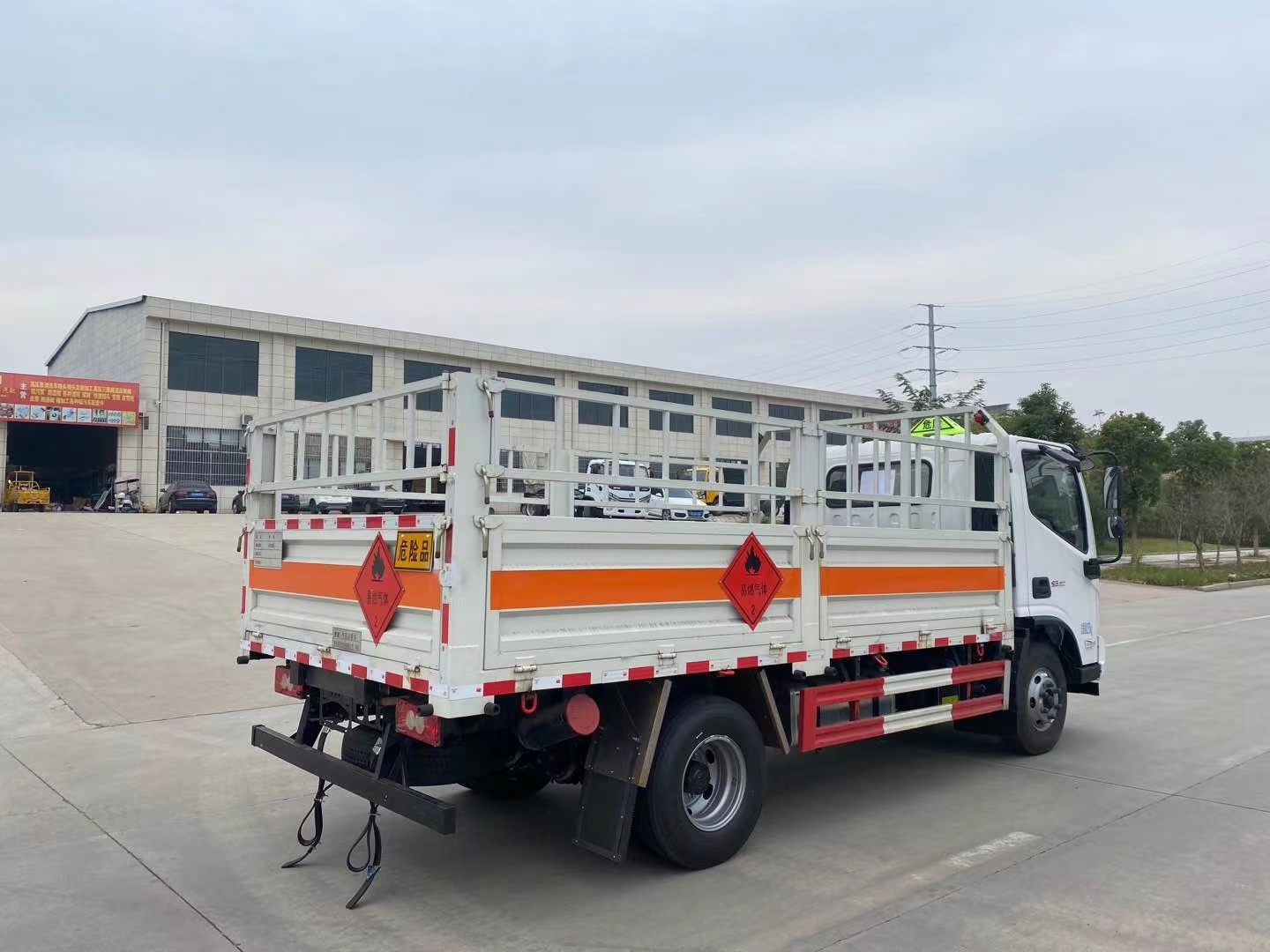福田欧马可4.1米4.7吨气瓶运输车/黄牌