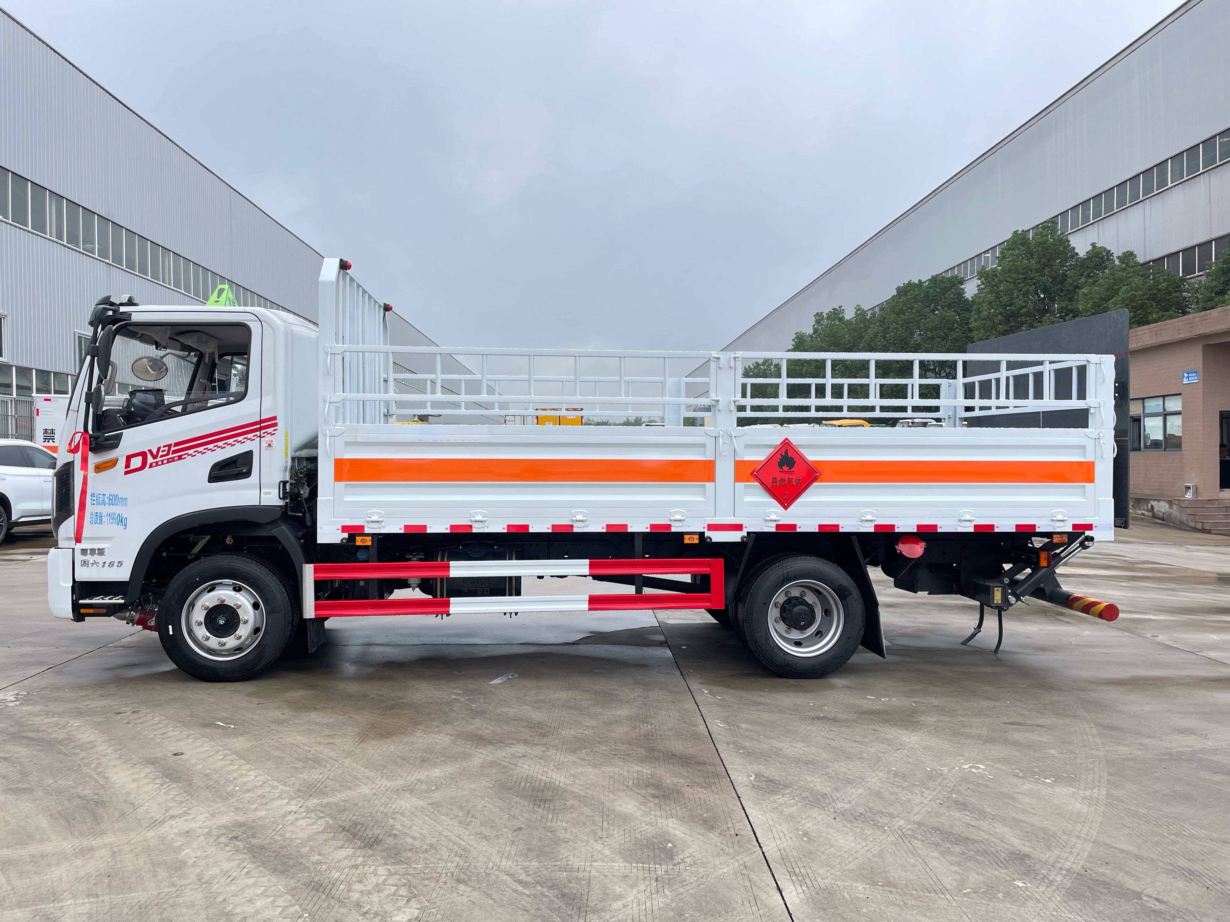 东风华神5.15米气瓶运输车