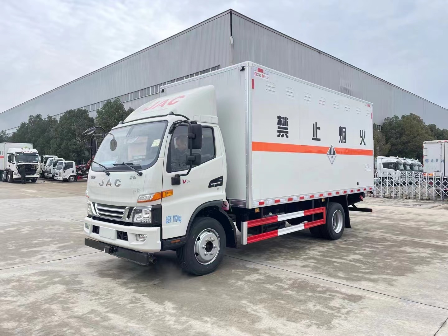 江淮黄牌7.2吨杂项厢式运输车
